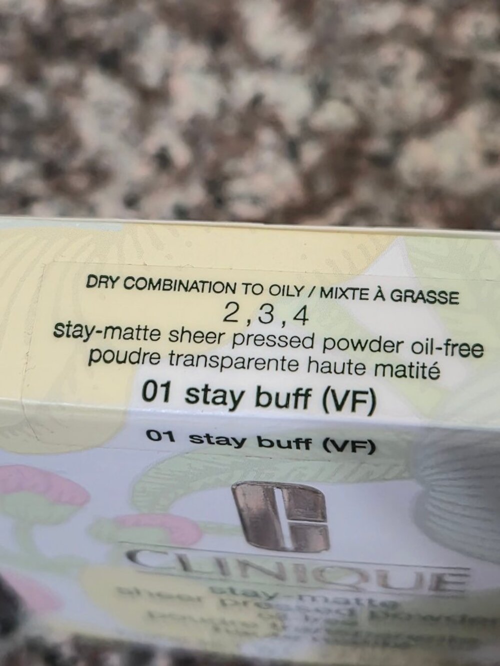 ★ Clinique Stay-Matte Sheer Pressed Powder Oil-Free ★